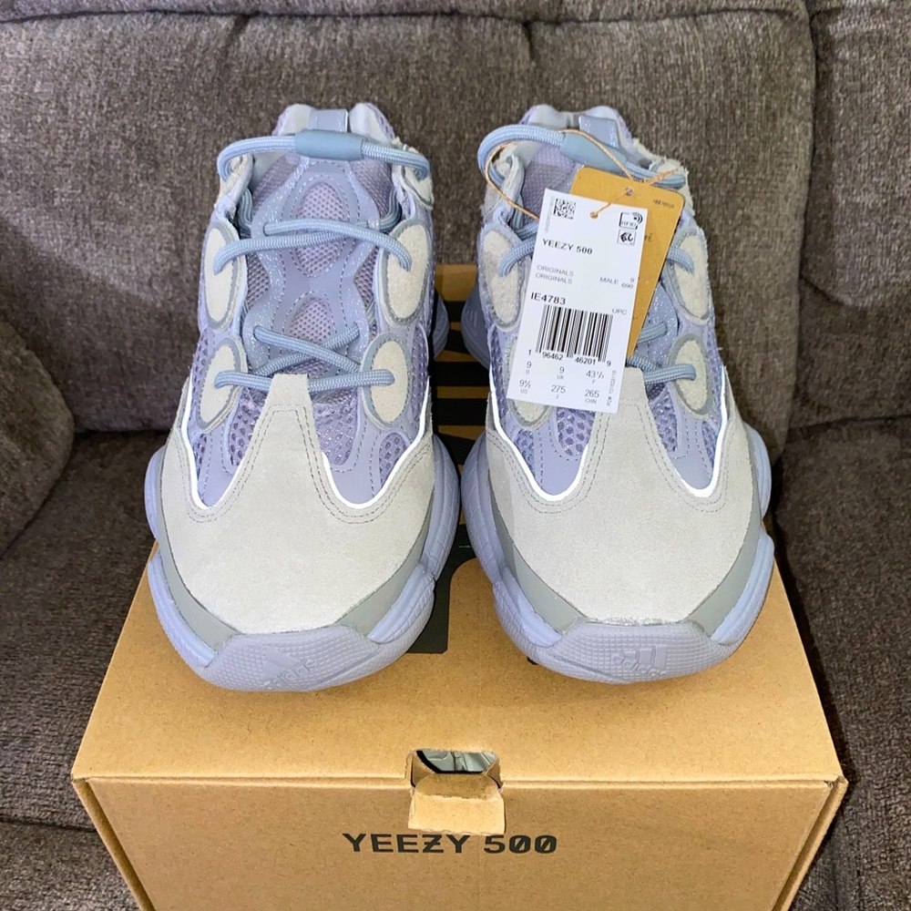 Brand new Grey Yeezy 500’s with tags. In the original box. Size 9.5. Don’t fit.